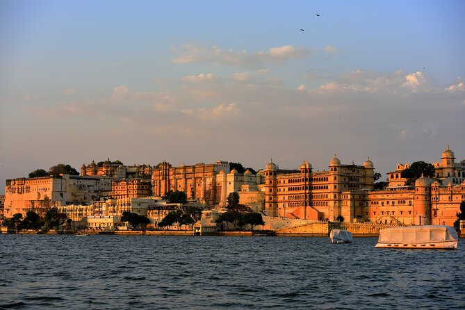Udaipur Heritage Tour With Vintage Cars & Haveli Exploration - Vintage Car Tour of the City