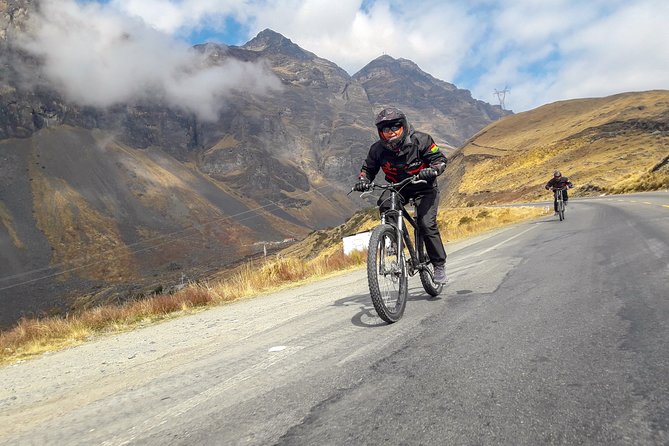 Uyuni Salt Flat + Death Road / 5 Day Tour From La Paz City - Tour Overview