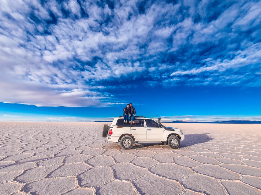 Uyuni: Salt Flats Day Trip + Lunch + Sunset + Tour Guide