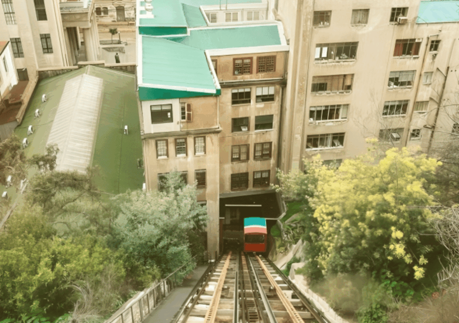 Valparaiso : Highlights Walking Tour With A Guide