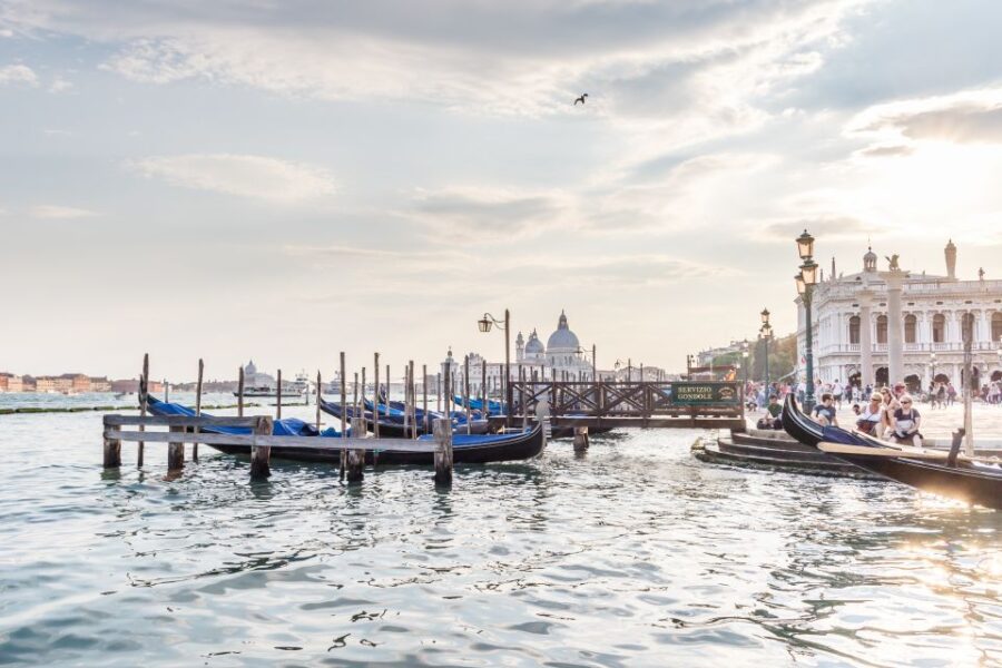 Venice: Traditional Shared Gondola Ride - Activity Overview and Pricing