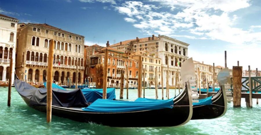 Venice Walk & Gondola Ride: Rialto to Grand Canal