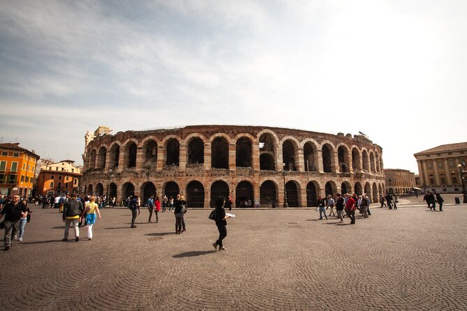 Verona: Welcome Private Tour W/ a Local
