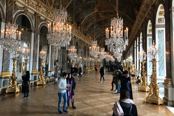 Versailles Palace & Marie-Antoinettes Estate Private Guided Tour