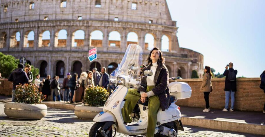 Vespa Scooter Tour in Rome With Pro-Photographer