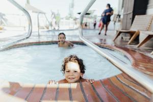Vinland Hotel and Lounge - Hotel Location and Accessibility