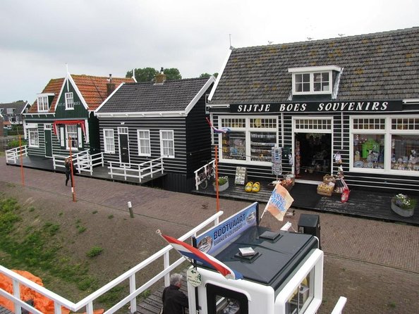 Volendam & Marken Private Tour in Luxury Jaguar S Type 1/2 Day