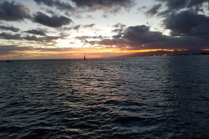 Waikiki to Diamondhead Sunset Cruise – BYOB