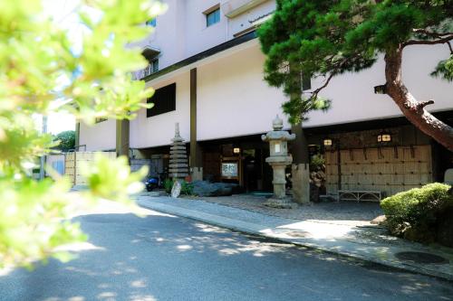 Wakamatsu HakoneYugawara - Overview and Location
