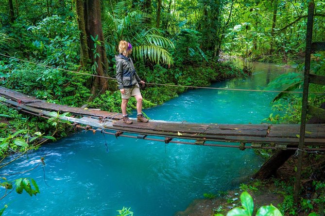 Walk in Río Celeste in Tenorio Volcano National Park
