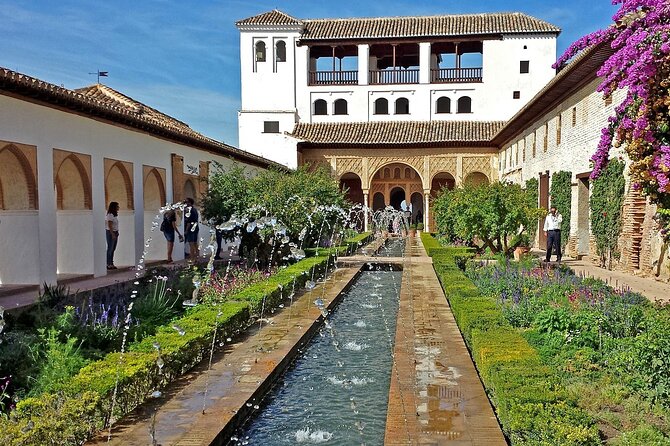 Walking Tour in Alhambra, Nasrid Palaces and Generalife