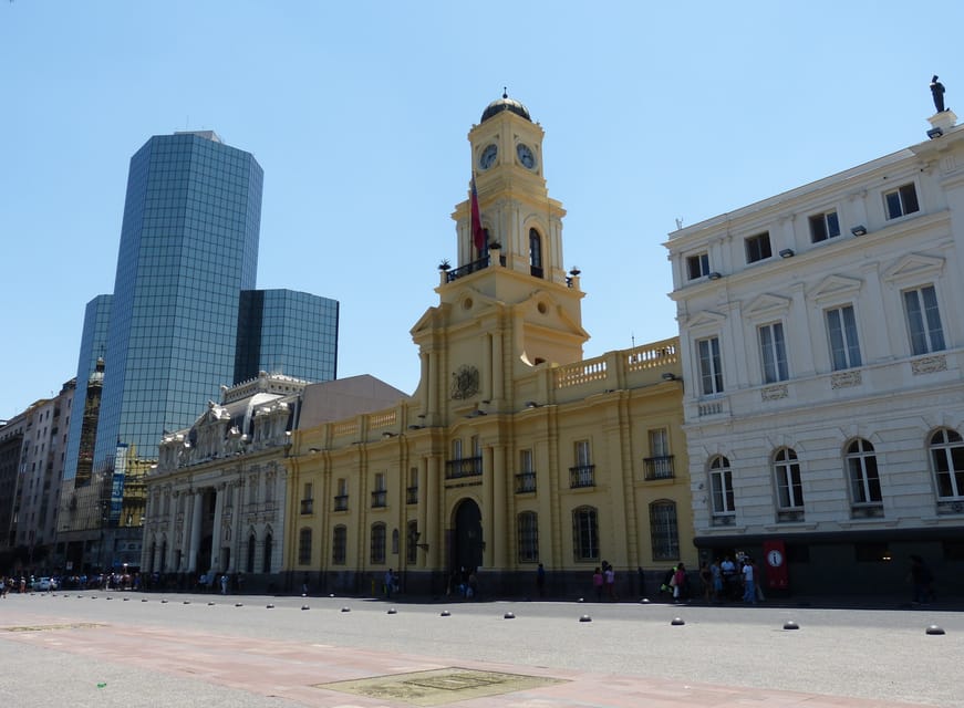 Welcome to Santiago: Private Tour With a Local