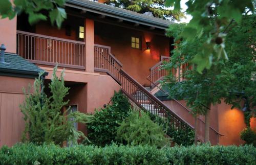 Wine & Roses Hotel Restaurant Spa Lodi - Luxurious Accommodations