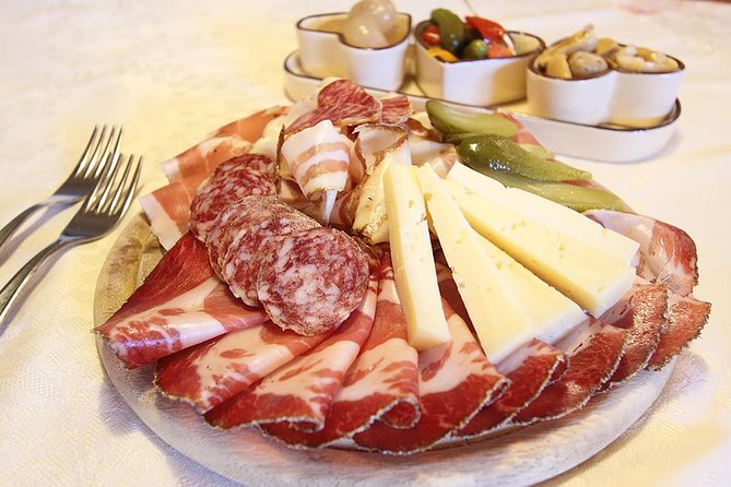 Wine Tasting & Tuscan Lunch – Food and Drinks Included