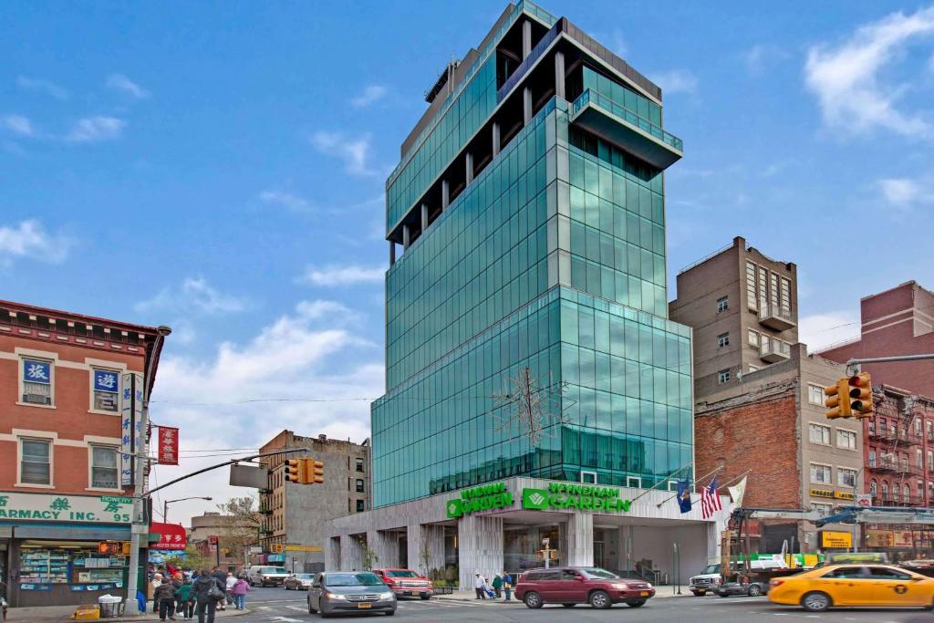 Wyndham Garden Chinatown Review
