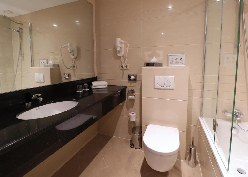 XO Hotels Blue Tower - Hotel Overview