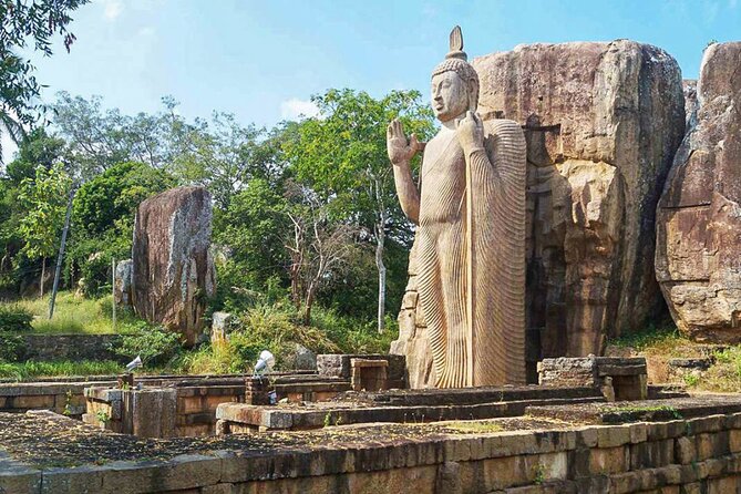Yapahuwa Sasseruwa and Avukana From Sigiriya, Dambulla or Habarana