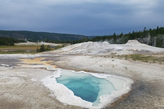 Yellowstones Upper Geyser Basin: A Self-Guided Audio Tour - Thermal Features and Colorful Pools
