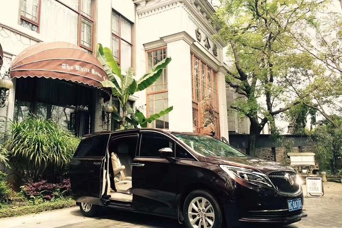 Yichang Tourist Center to Yichang Sanxia Airport (YIH)