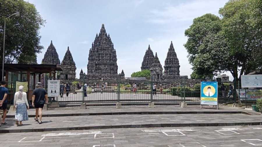 Yogya Cultural Tour: Borobudur Prambanan Temple & Merapi