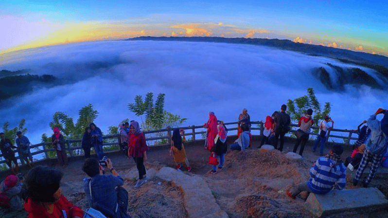Yogyakarta: Mangunan Sunrise & Pindul Cave Full Day Tour