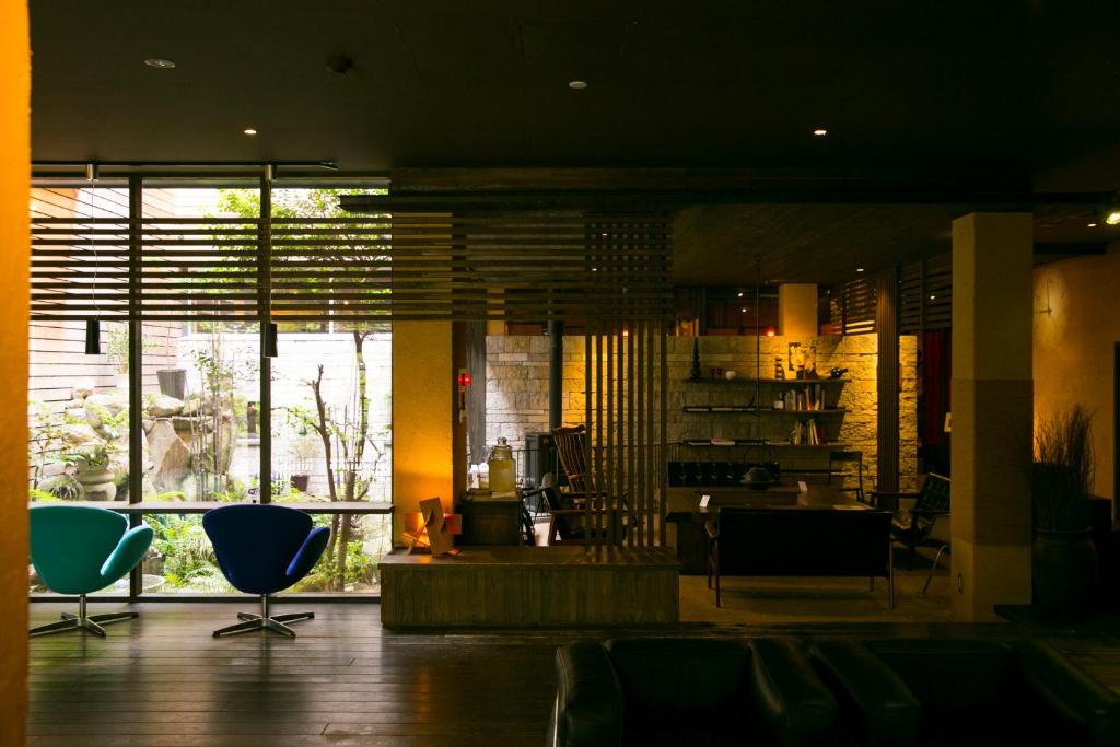 Yoshidaya Ryokan - Location and Accommodations