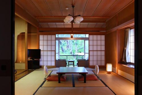 Yudanaka Yumoto - Idyllic Edo-Era Ryokan
