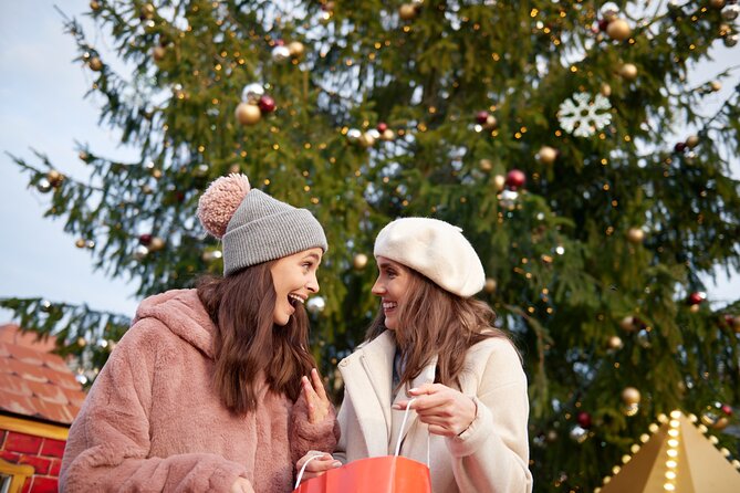 Yuletide Charm: A Southern Christmas Journey in Savannah - Exploring the Historic City Center