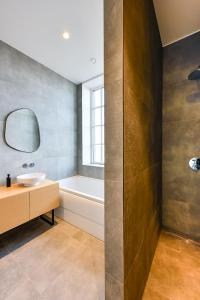 12, Luxury Designer Oasis - Historic Center - View - Accommodation Features
