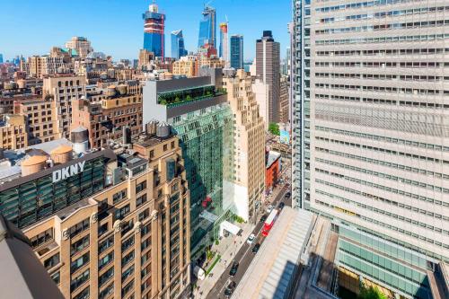 AC Hotel by Marriott New York Times Square - Room Features and Amenities