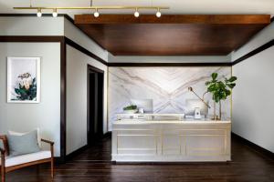 Ambrose Hotel - Location and Accessibility