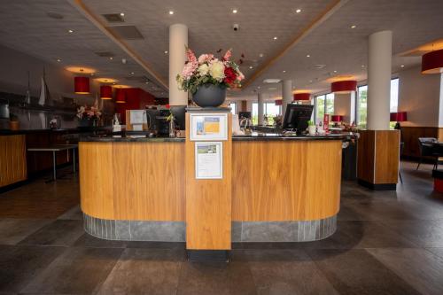 Bastion Hotel Leeuwarden - Amenities and Services