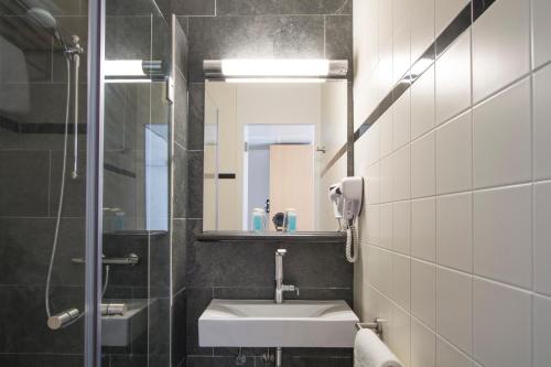 Bastion Hotel Leiden Oegstgeest - Guest Policies