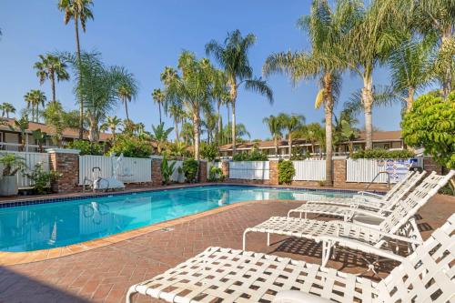 Best Western Plus Carriage Inn - Facilities and Amenities