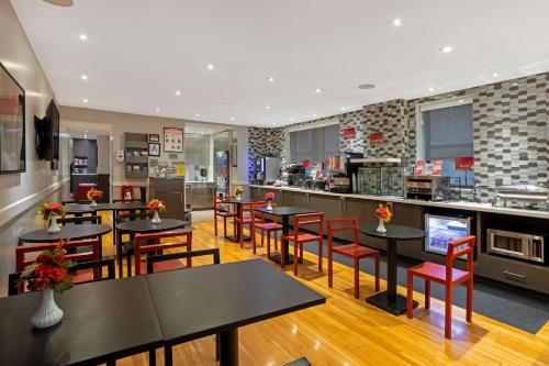 Best Western Plus Hospitality House Suites - Room Accommodations