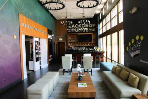 BLVD Hotel & Studios- Walking Distance to Universal Studios Hollywood - Amenities and Facilities
