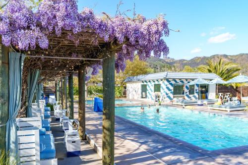 Calistoga Motor Lodge and Spa, a JdV by Hyatt Hotel - Retro-Modern Room Amenities