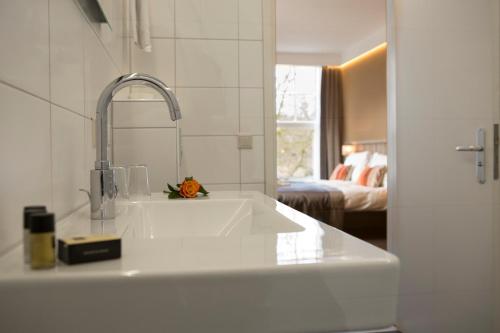 Carelshaven Estate Hotel & Restaurant - Convenient Location