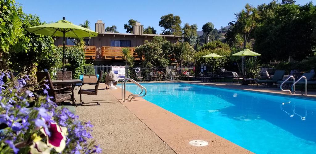 Carmel Valley Lodge Review
