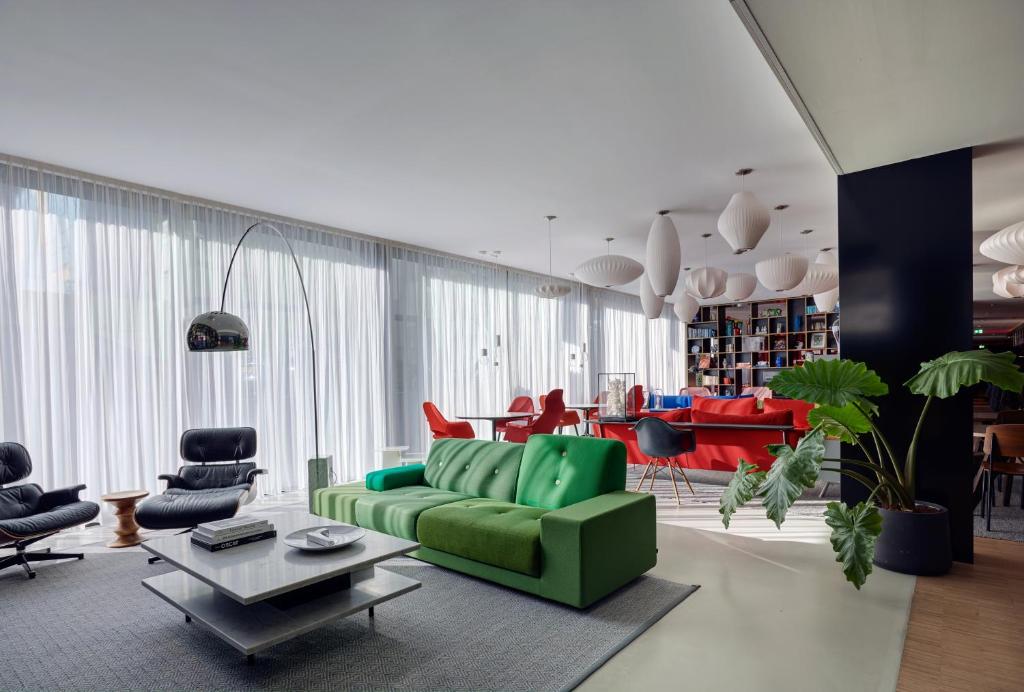 Citizenm Amsterdam South - Room Features and Technology