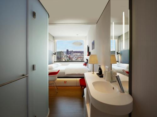 Citizenm New York Bowery - Room Features and Technology