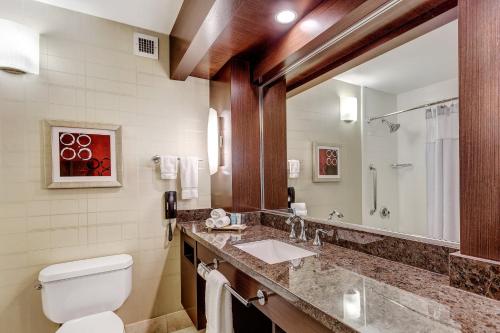 Crowne Plaza Hotel Foster City-San Mateo, an IHG Hotel - Room Accommodations and Amenities