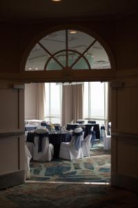 Crowne Plaza Ventura Beach, an IHG Hotel - Facilities and Amenities