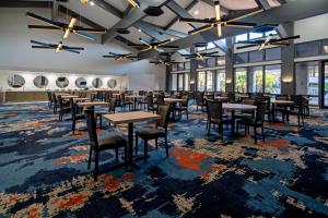 DoubleTree by Hilton Bakersfield - Accommodation and Amenities