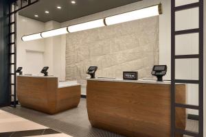 DoubleTree by Hilton New York Downtown - Amenities and Services