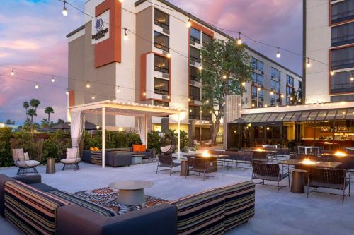 DoubleTree by Hilton San Bernardino - Facilities and Amenities