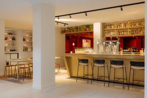Eden Hotel Amsterdam - Location and Accessibility