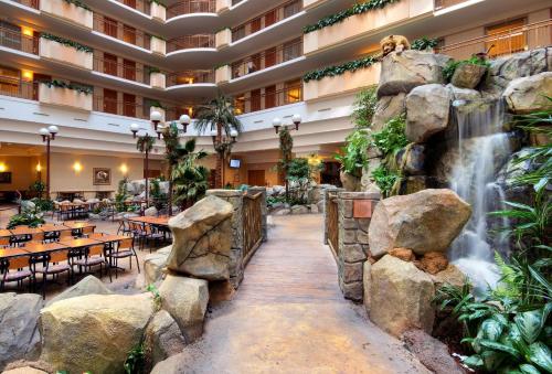 Embassy Suites by Hilton Anaheim South - Conveniently Located Near Attractions