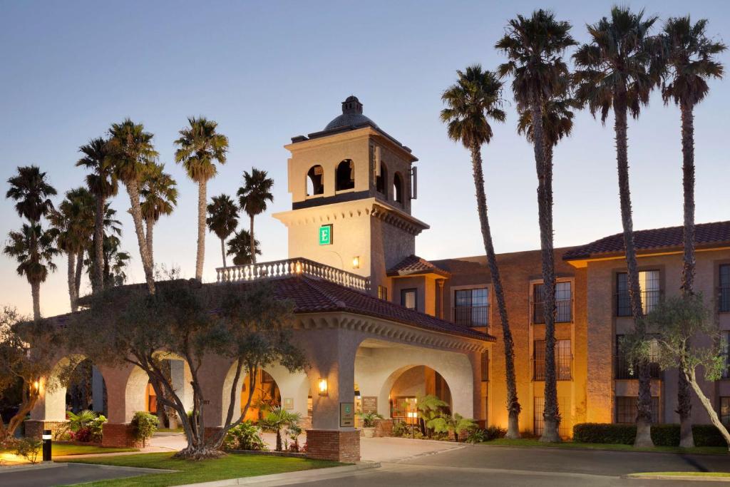 Embassy Suites by Hilton Lompoc Central Coast - Exceptional Dining and Breakfast