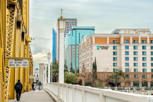 Embassy Suites by Hilton Sacramento Riverfront Promenade - Accommodations and Amenities
